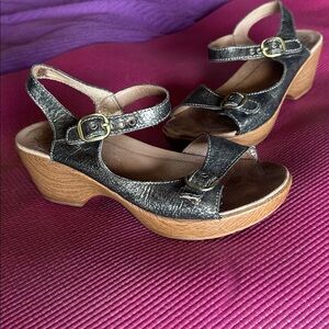 Women’s pewter Metallic Leather Platform Sandals Dansko Sz38